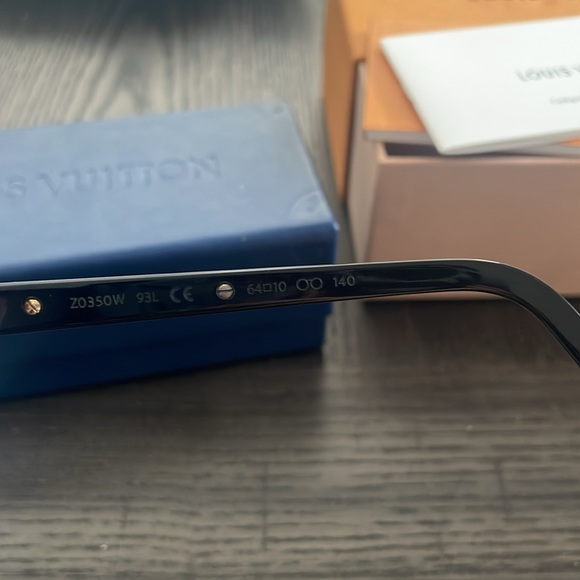 Louis Vuitton unisex sunglasses - Picture 6 of 10